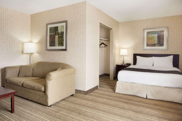DAYS INN BRANTFORD